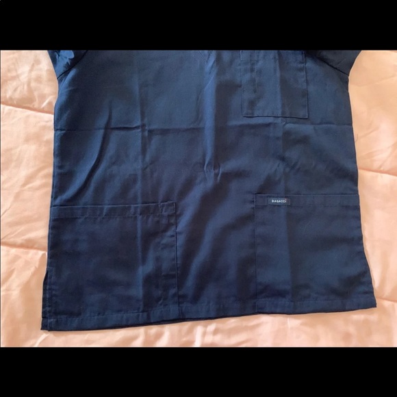 DAGACCI SCRUB TOP SMALL NAVY NWOT - Picture 9 of 12